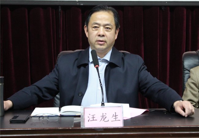 4月12日下午开班仪式结束后,航海技术学院党总支书记汪龙生老师以